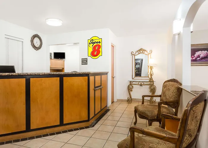 Super 8 By Wyndham Cloverdale Wine Country