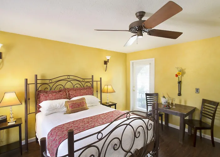 Lakehouse Bed And Breakfast Canyon Lake