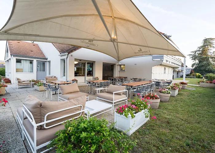 Montesson Hotels
