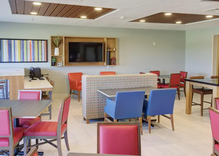 Holiday Inn Express & Suites Le Mars By Ihg
