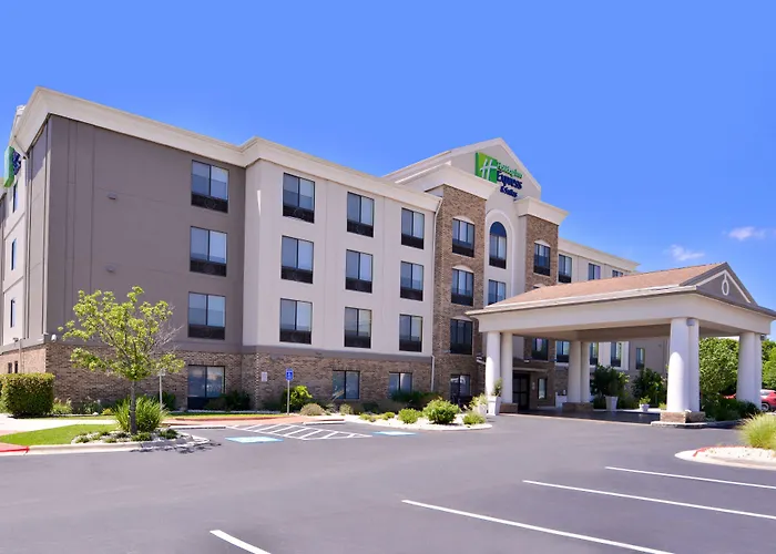 Holiday Inn Express & Suites Selma By Ihg