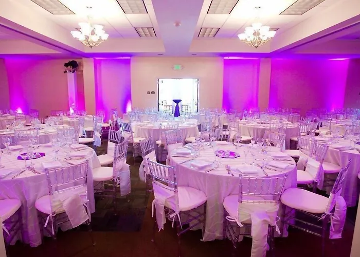 Holiday Inn Madison At The American Center By Ihg