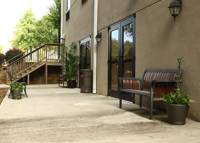 Austell Hotels