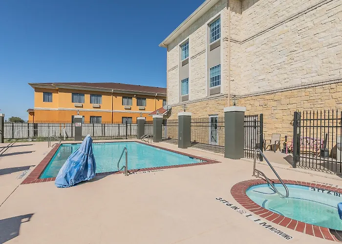 La Quinta By Wyndham Granbury Hotel