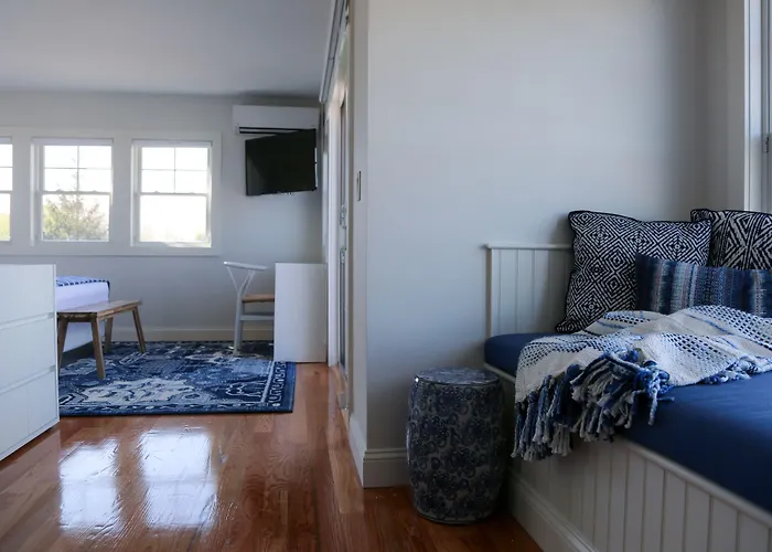 The Sea Breeze Inn Middletown