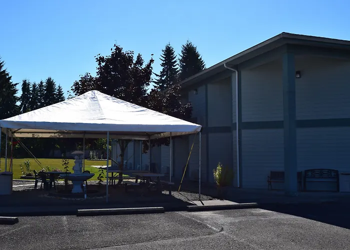 Dew Drop Inn Forks