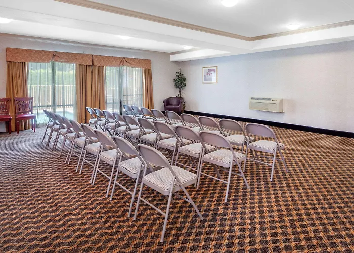 Howard Johnson Inn And Suites - Pico Rivera