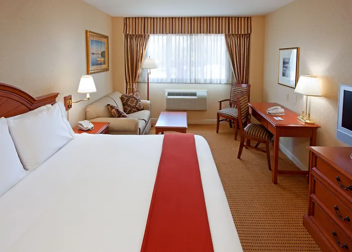 Lynbrook Hotels
