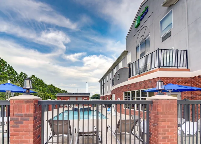 Holiday Inn Express Hotel & Suites Foley By Ihg