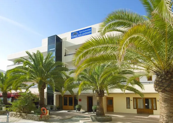 Apartamentos Bahia De San Antonio
