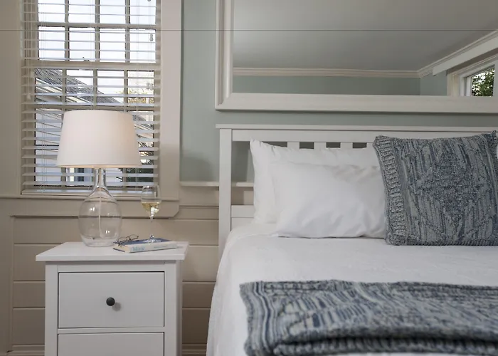 Chatham Seafarer Inn
