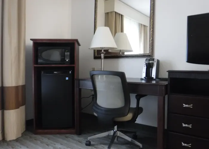 West Jefferson Hotels