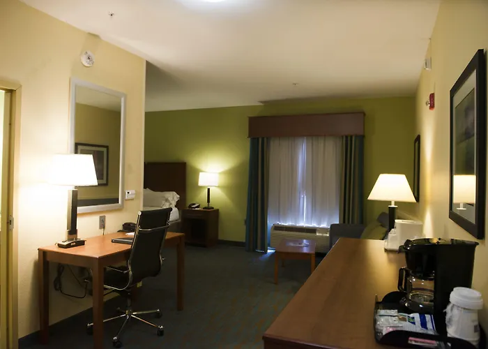 Lithonia Hotels