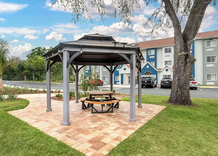 Microtel Inn & Suites By Wyndham Brooksville Ridge Manor