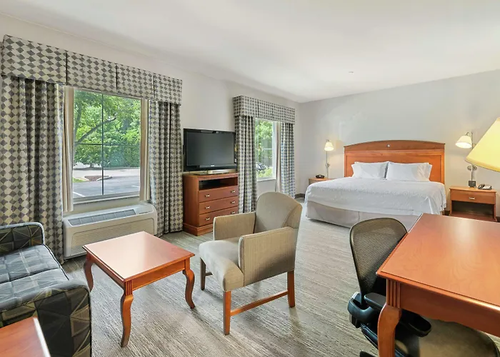 Hampton Inn & Suites Mystic