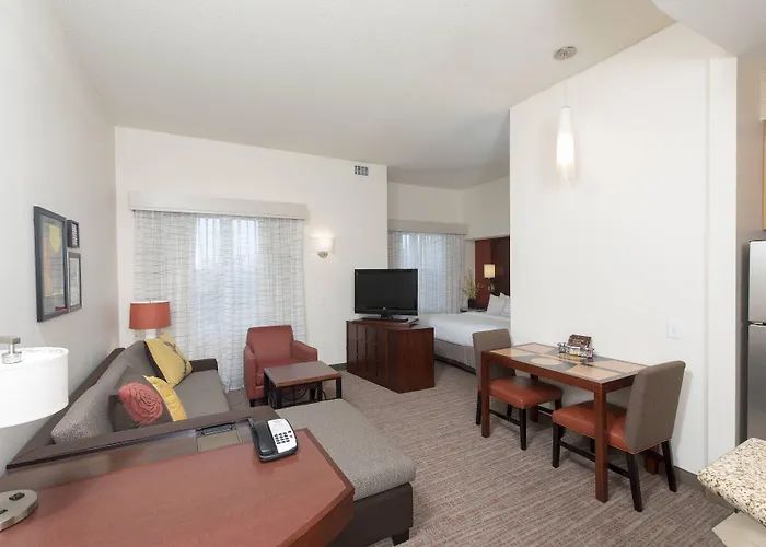 Moline Boutique Hotels
