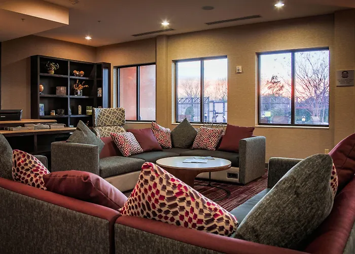 Courtyard By Marriott Norman Hotel
