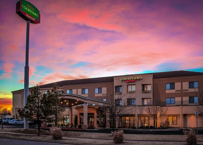 Courtyard By Marriott Norman Hotel