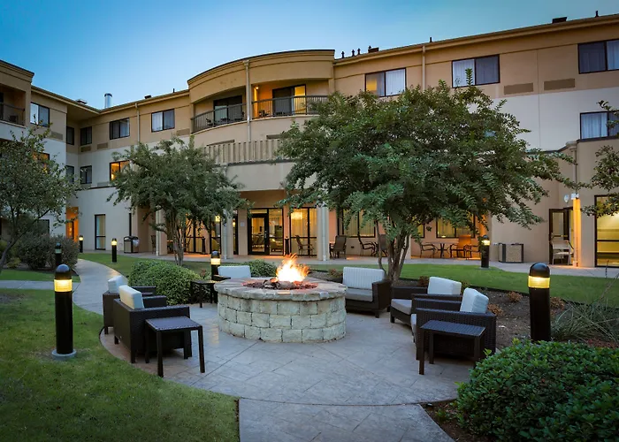 Courtyard By Marriott Norman Hotel