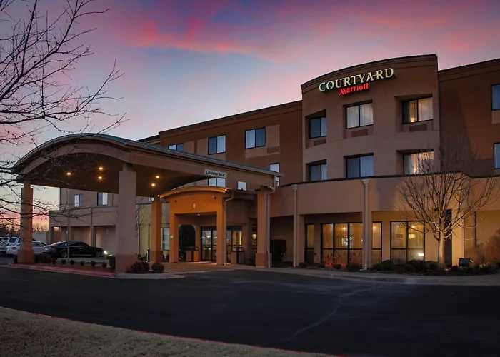 Courtyard By Marriott Norman Hotel