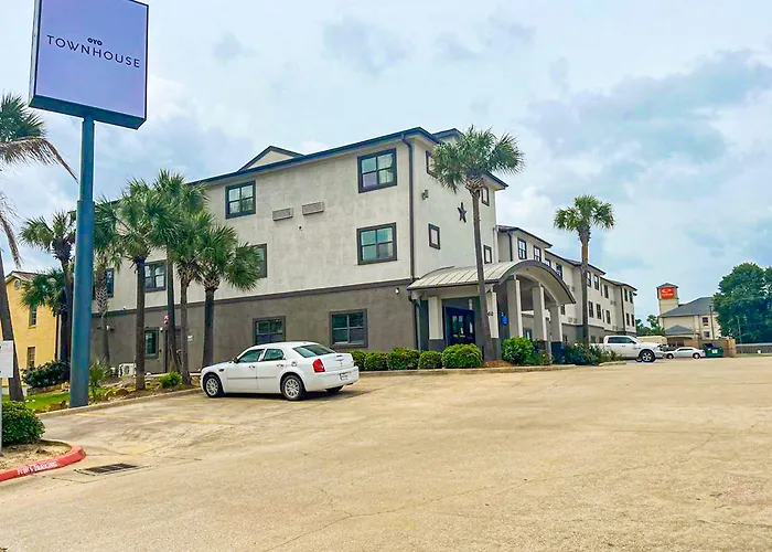 Oyo Townhouse Beaumont Medical Center Area I-10