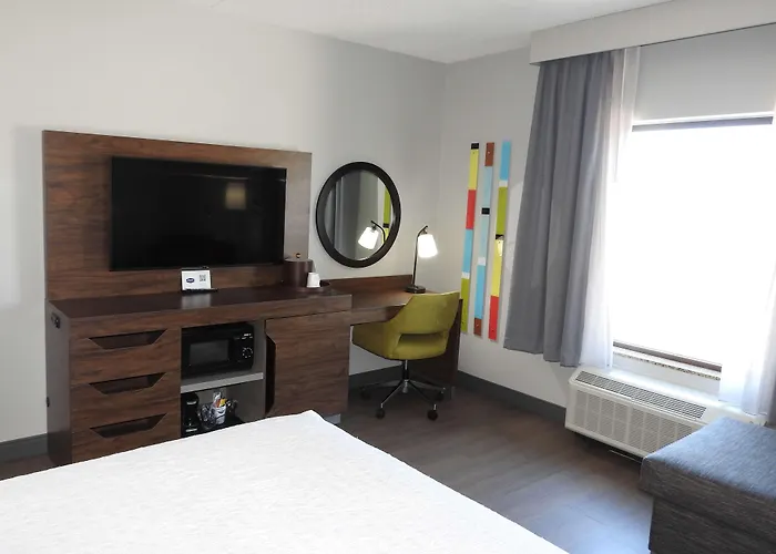 Flowery Branch Hotels
