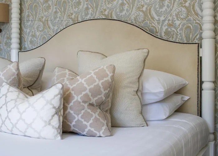 Redruth Hotels
