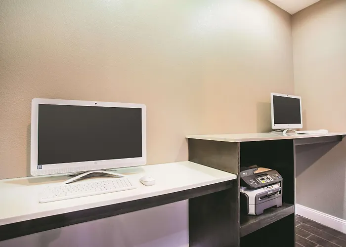 Russellville Hotels