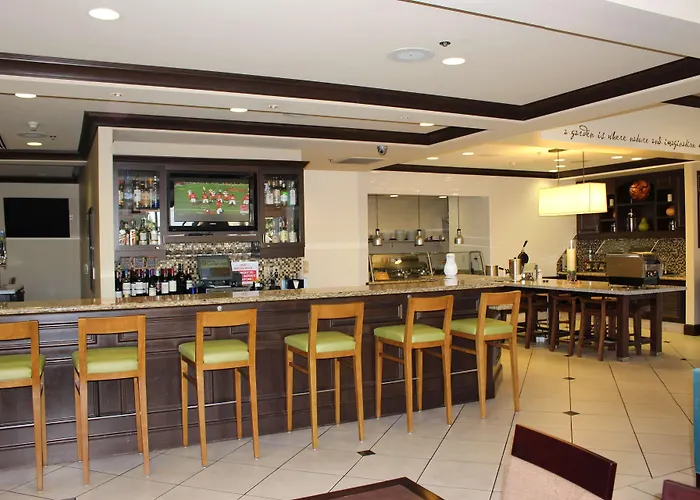 Clovis Hotels