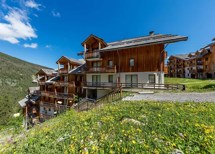 Sunweb Chalets De Bois Mean Les Orres