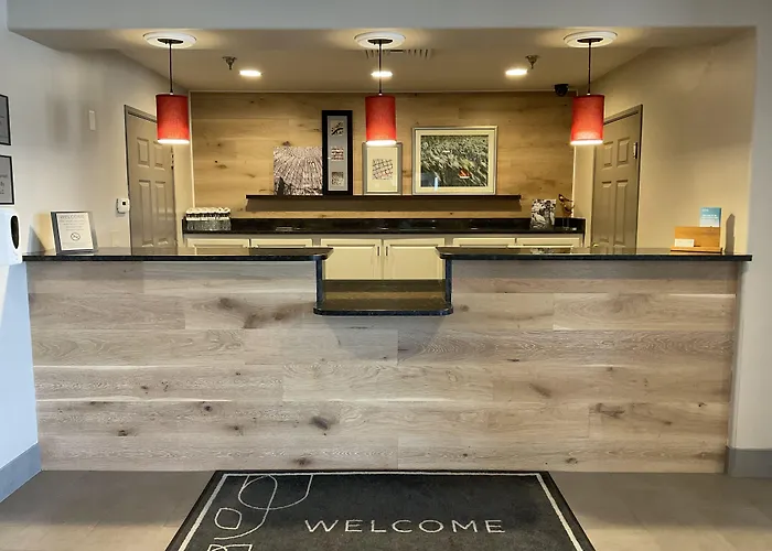 Country Inn & Suites By Radisson, Marion, Il