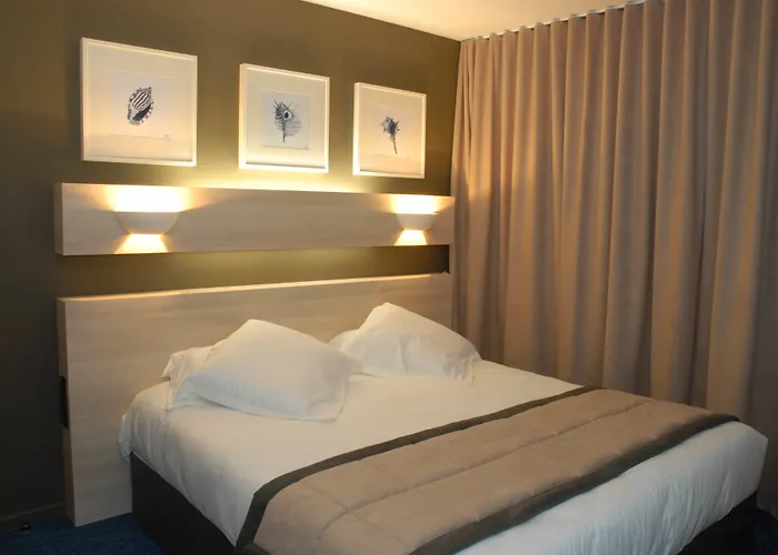 Port-Saint-Pere Hotels