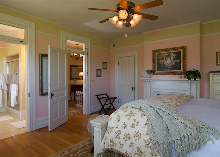 Oak Hill On Love Lane Bed And Breakfast Inn