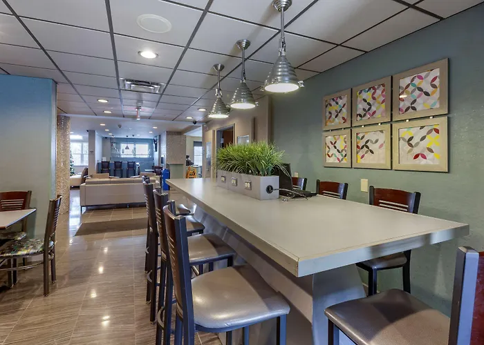 Best Western Plus Woodstock Inn & Suites
