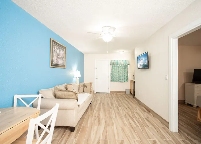 Island Sun Inn & Suites - Historic Venice & Beach Getaway