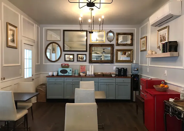 Scarborough Inn