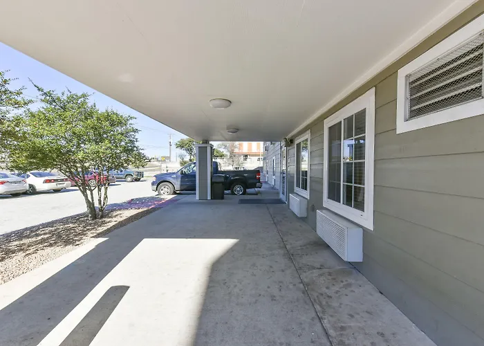 Woodspring Suites Austin North I-35