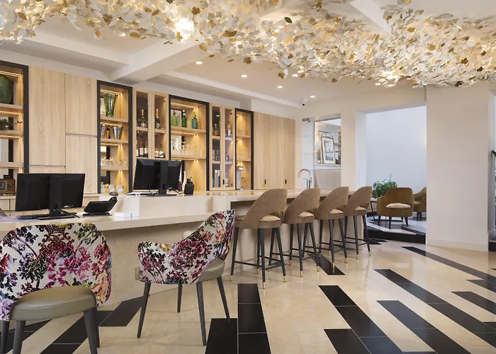 Hôtel des Champs-Elysées Paris