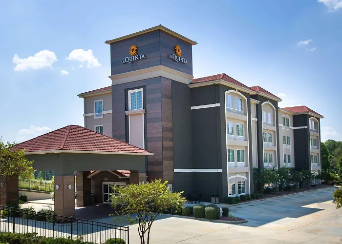 La Quinta By Wyndham Tupelo Hotel