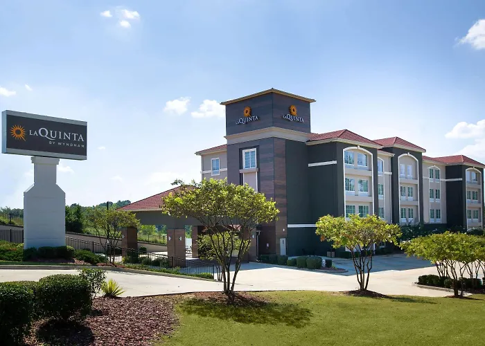 La Quinta By Wyndham Tupelo Hotel