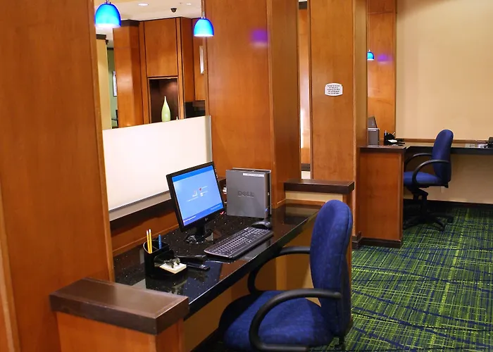 Kingsburg Hotels