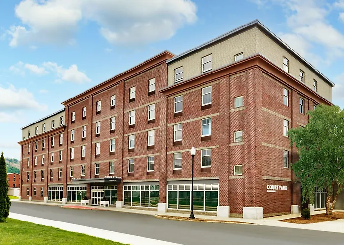 Courtyard Keene Downtown