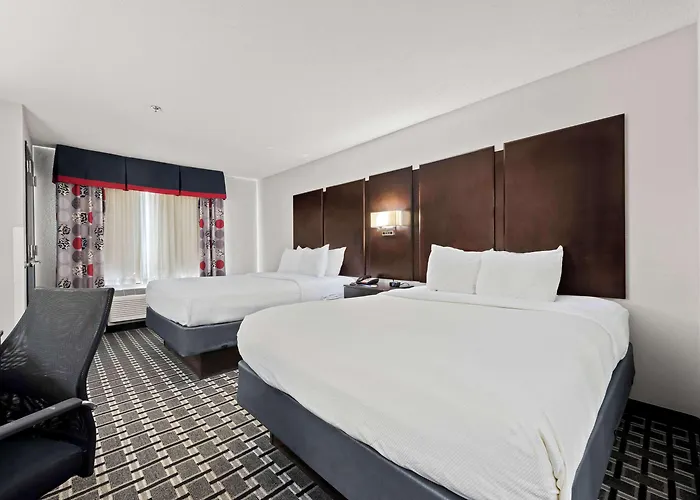 Williamsburg City Center Hotels