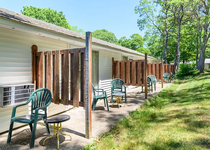 Blue Dolphin Inn