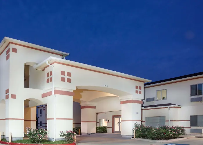 Super 8 By Wyndham Brenham Tx Hotel