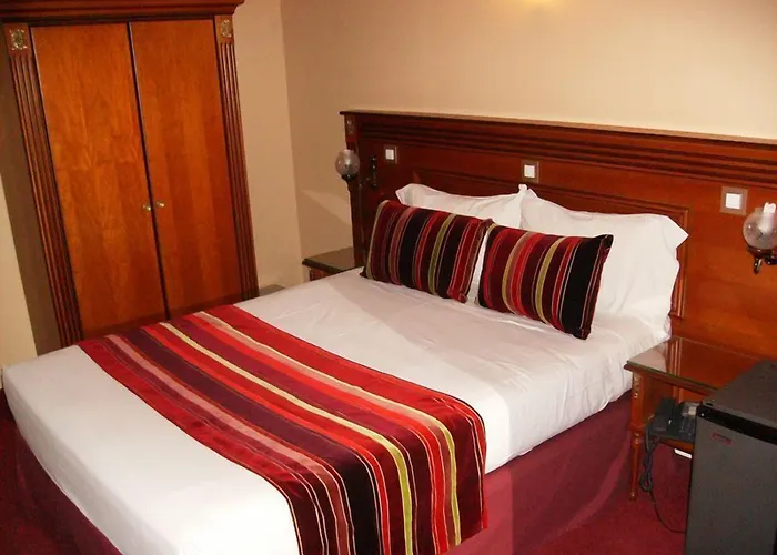 Mantes-la-Jolie Hotels