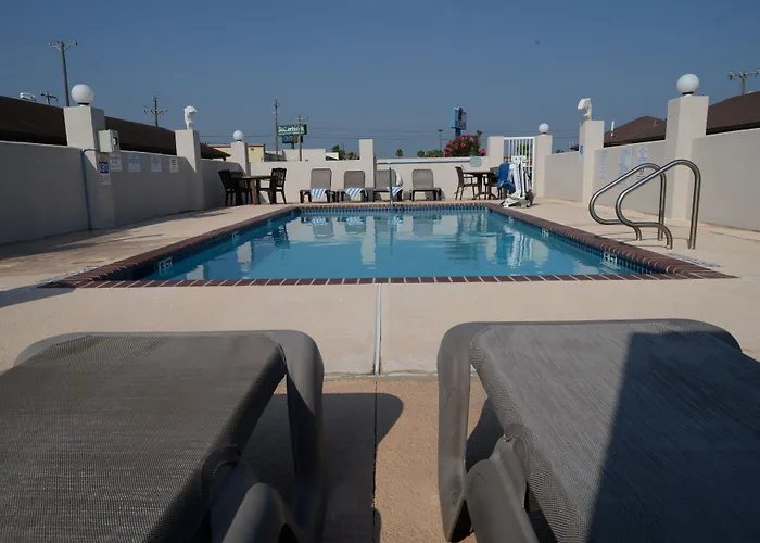 Port Isla Inn