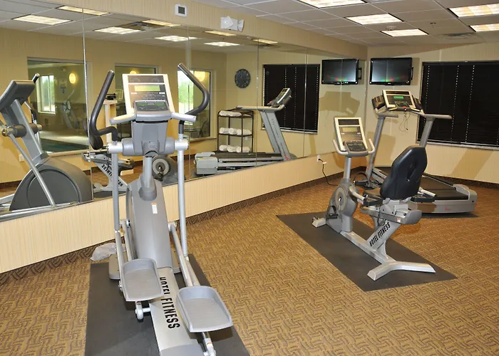 Holiday Inn Express & Suites Clinton By Ihg