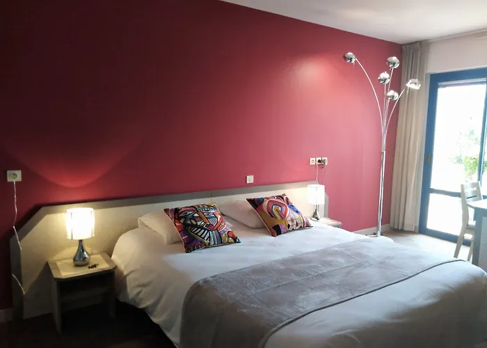 Pouldreuzic Hotels