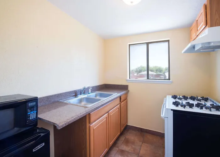 Executive Inn & Kitchenette Suites-Eagle Pass